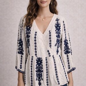 Kindred White Boho Embroidered Peplum Blouse
Size: L (Large)
